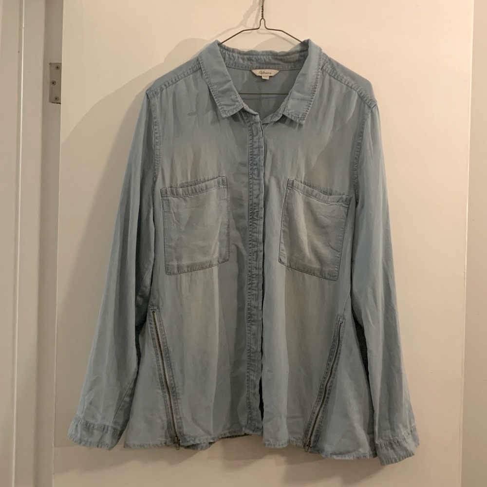 🧊 2 for 30 🧊 Denim button down shirt